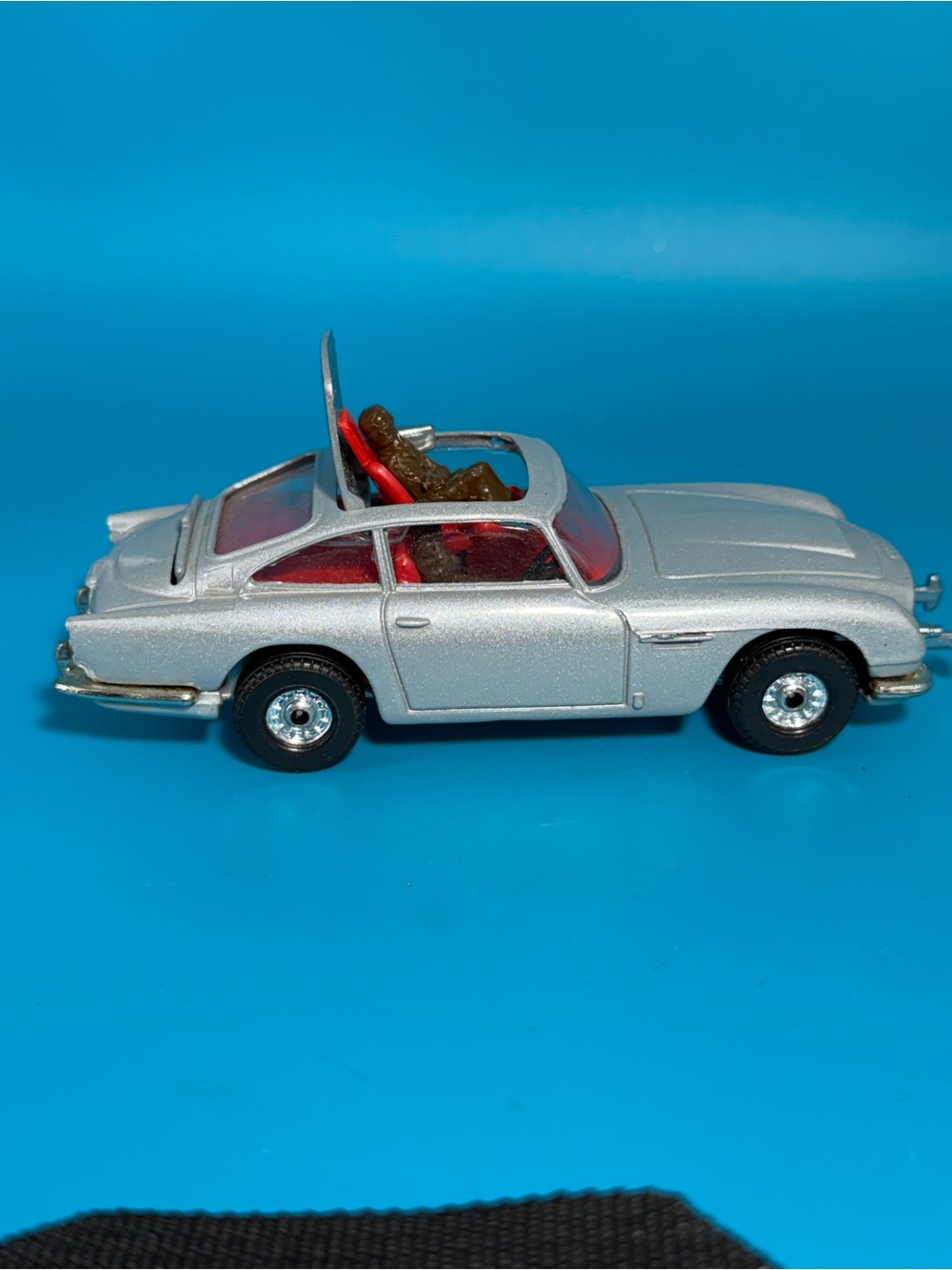 Corgi Toys James Bond 007 Silver Aston Martin - Picture 3 of 11